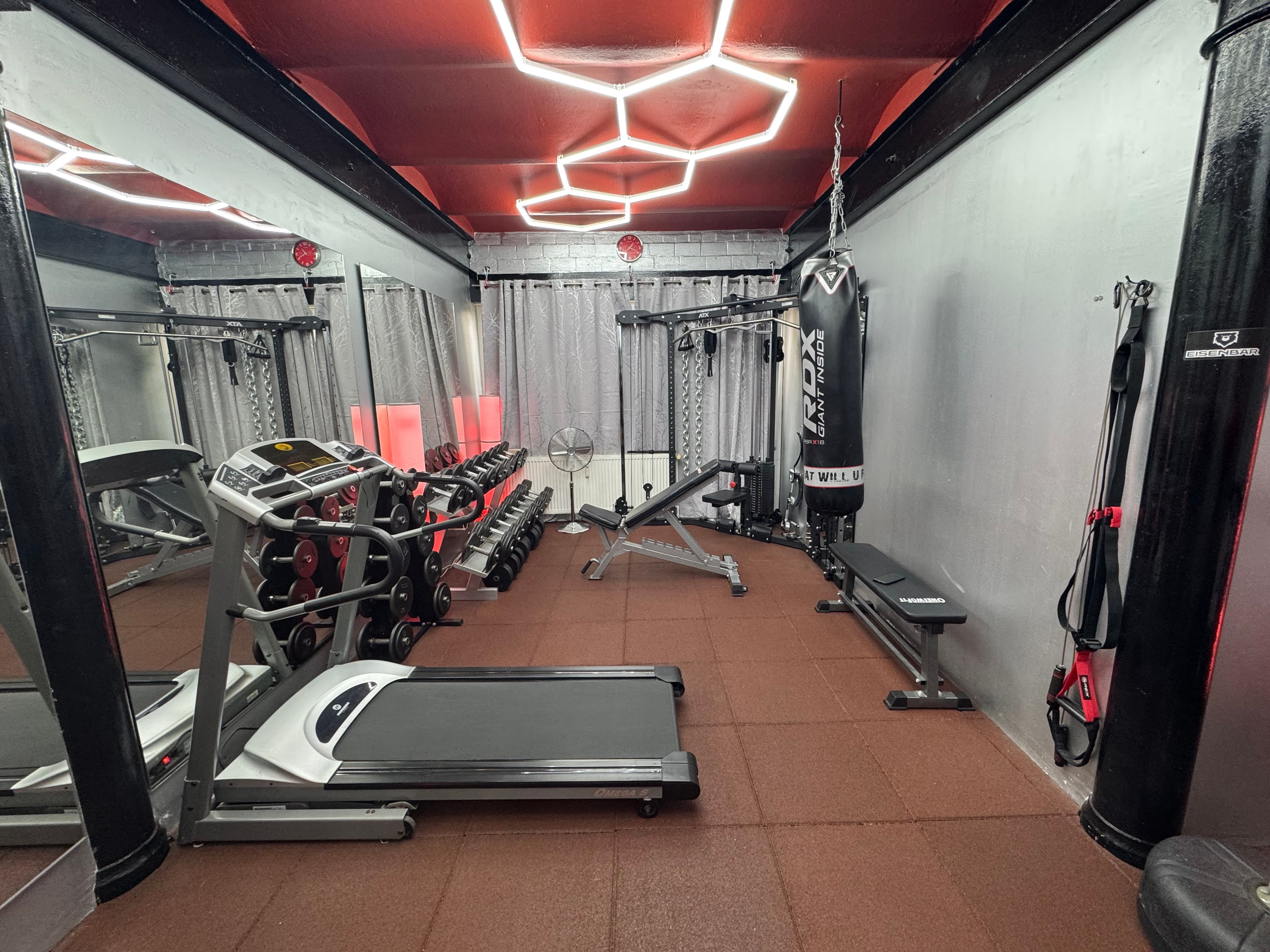 Eisen Gym - Trainingsraum Ansicht 1