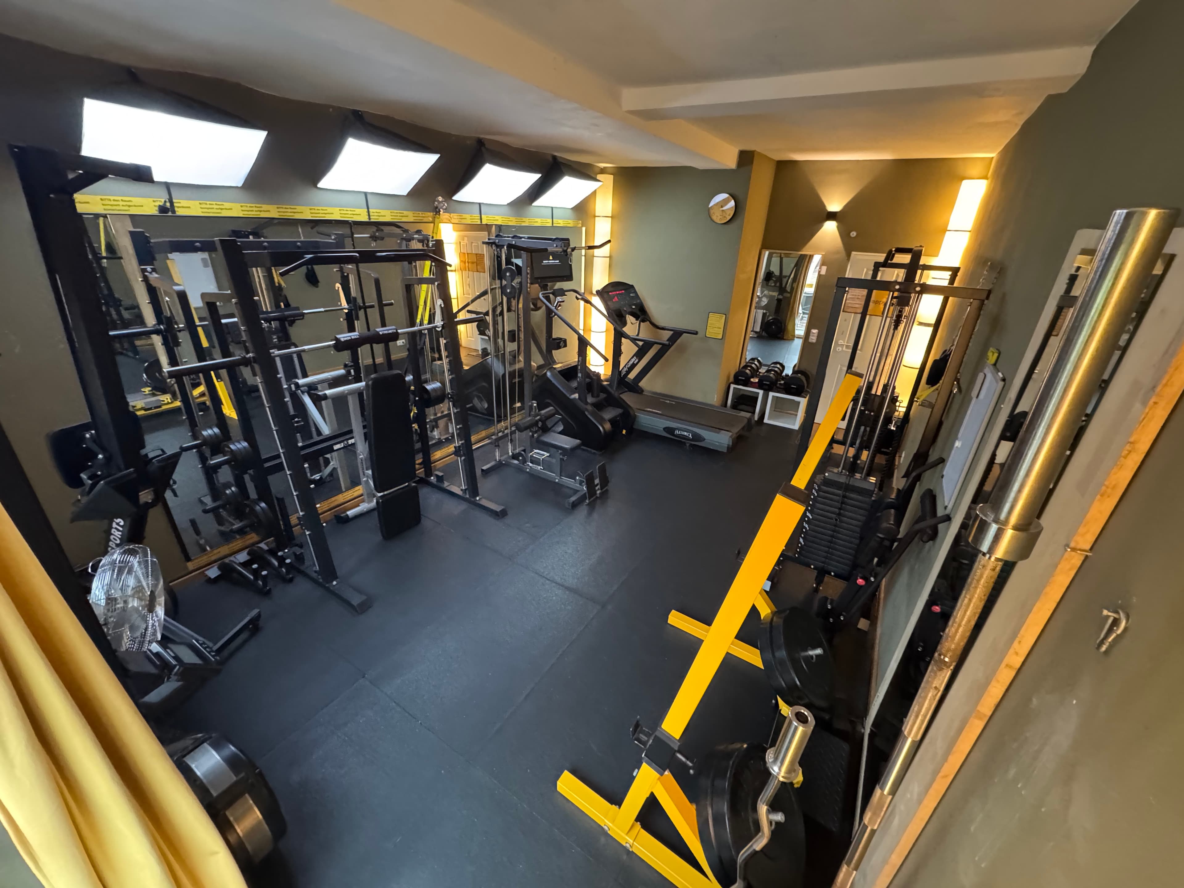 Happy Gym - Trainingsraum Ansicht 1